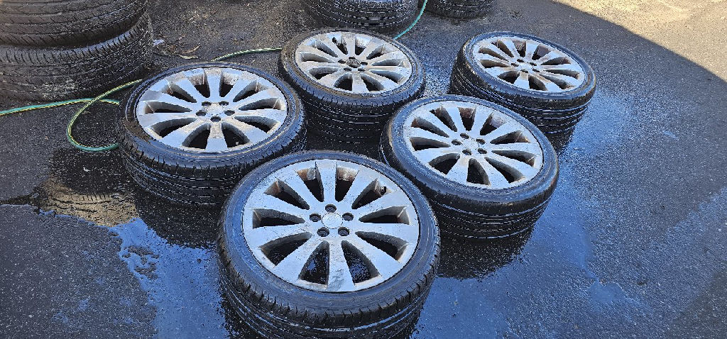 TYRES Subaru Liberty 225/40R18
