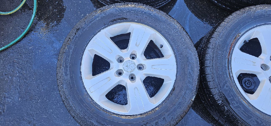 TYRES HOLDEN CAPTIVA photo 3