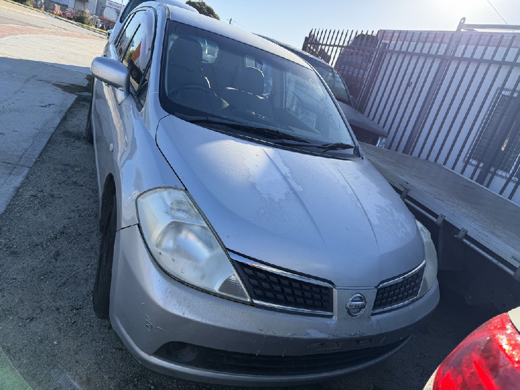 MANUAL 2008 Nissan Tida Hatchback