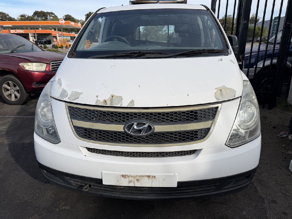 TQ 2011 Hyundai iload 2011 Petrol Engine No Good
