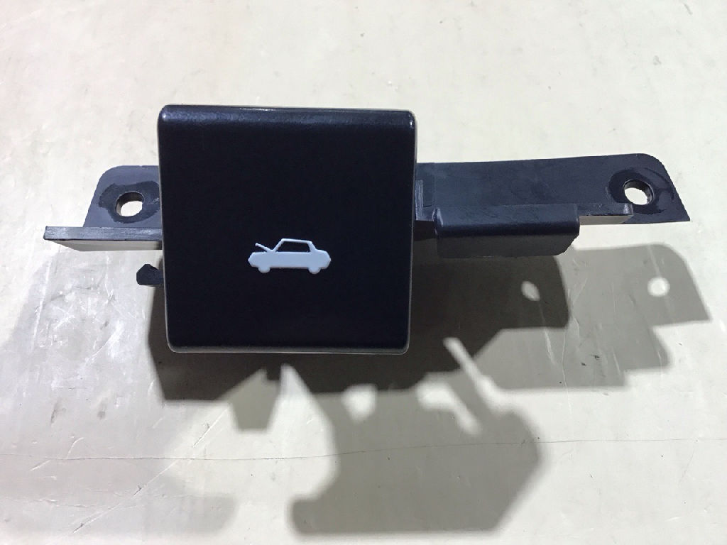 Bonnet lock release