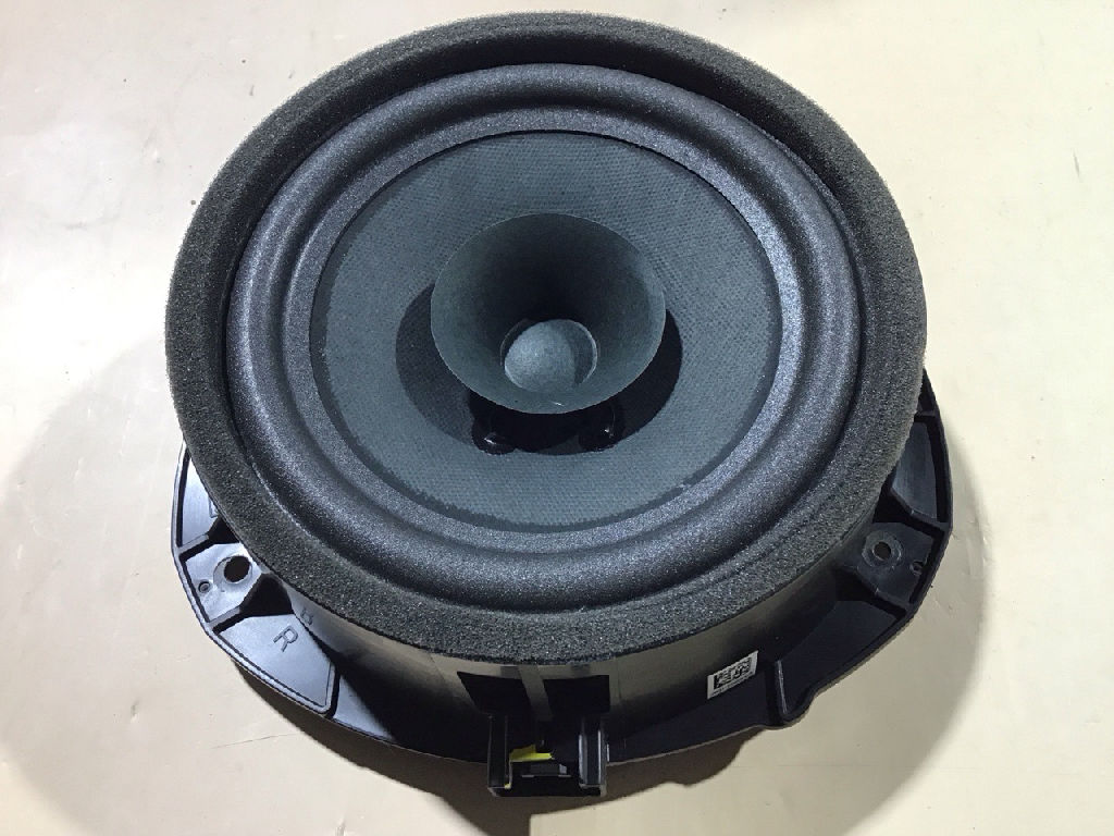 SPEAKER REAR RIGHT DOOR photo 4