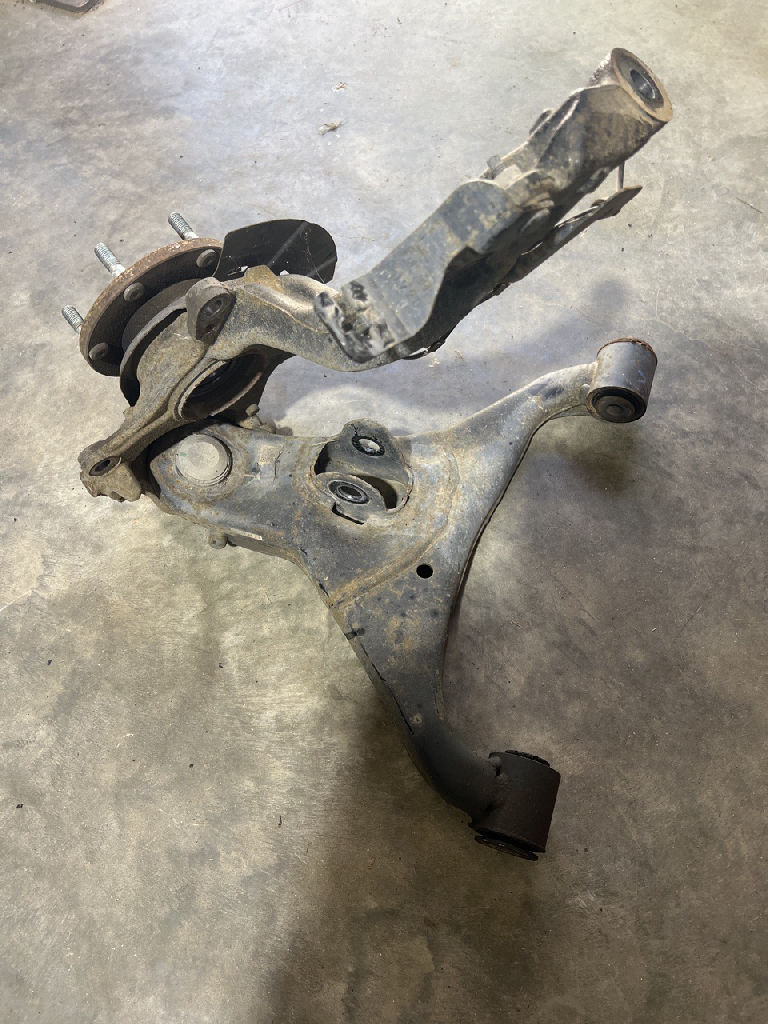 KNUCKLE - STUB AXLE with bearing and lower control arm LEFT LHF photo 2