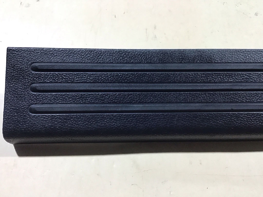 DOOR SILL TRIM FRONT RIGHT SCUFF PROTECTOR photo 3