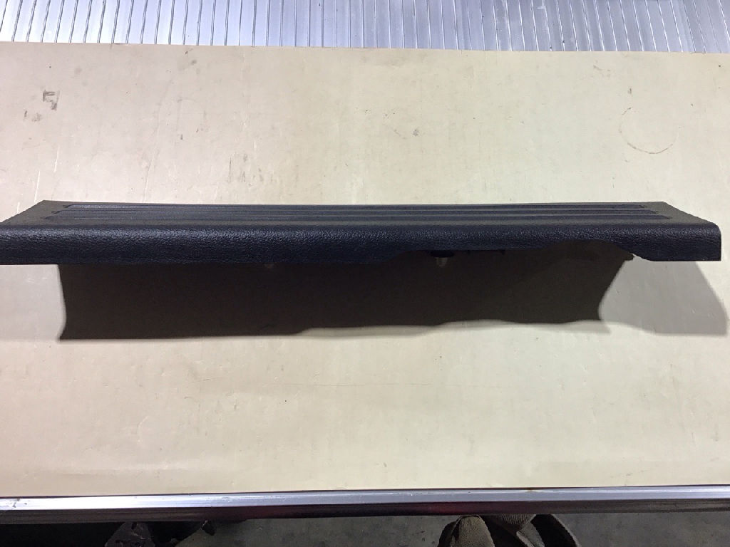 DOOR SILL TRIM FRONT RIGHT SCUFF PROTECTOR photo 4