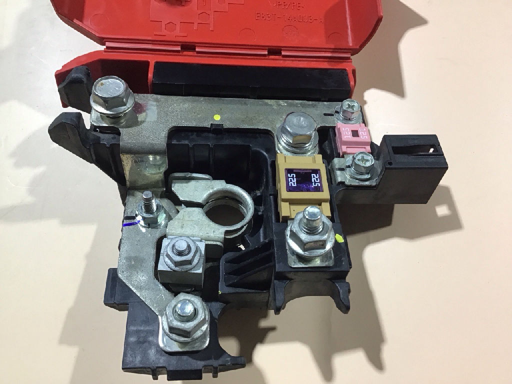 Fuse Holder Circuit Breaker Assembly photo 5