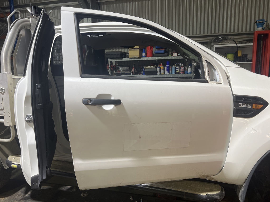 Right Hand Front Door XLS Spacecab Arctic White photo 2