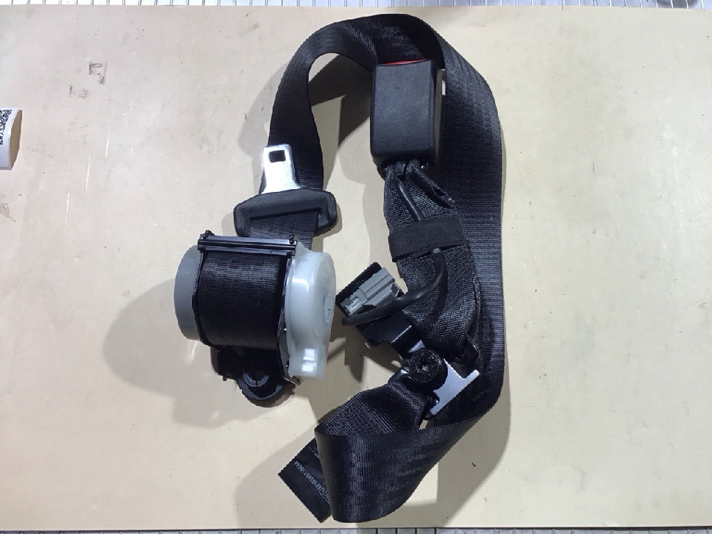 REAR SEAT BELT CENTRE
