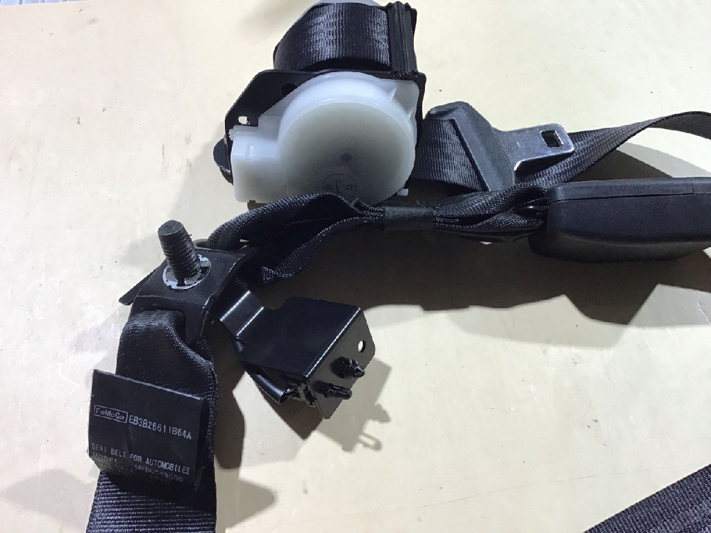 REAR SEAT BELT CENTRE photo 2