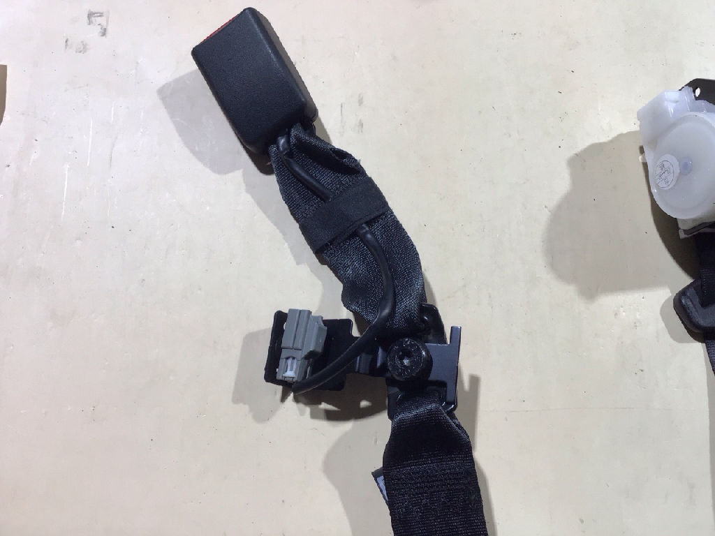REAR SEAT BELT CENTRE photo 3