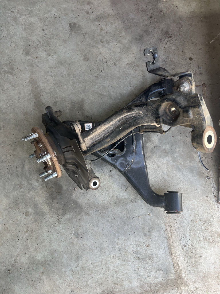 KNUCKLE - STUB AXLE with bearing and lower control arm RIGHT RHF photo 3