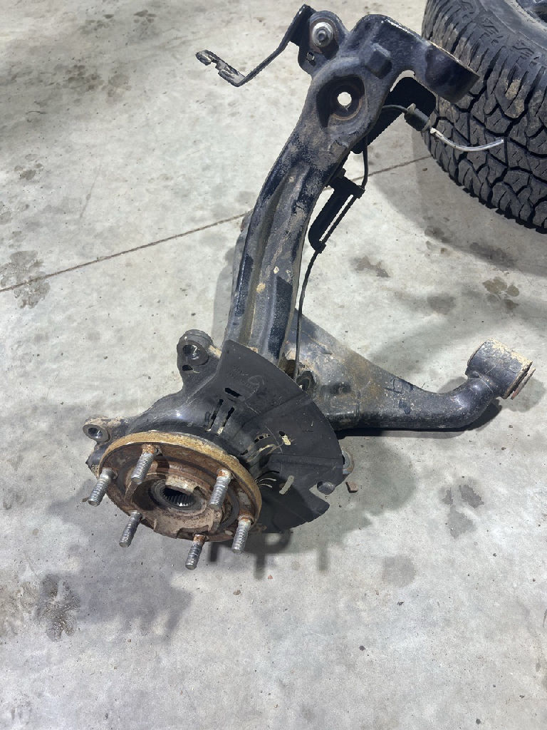 KNUCKLE - STUB AXLE with bearing and lower control arm RIGHT RHF photo 2