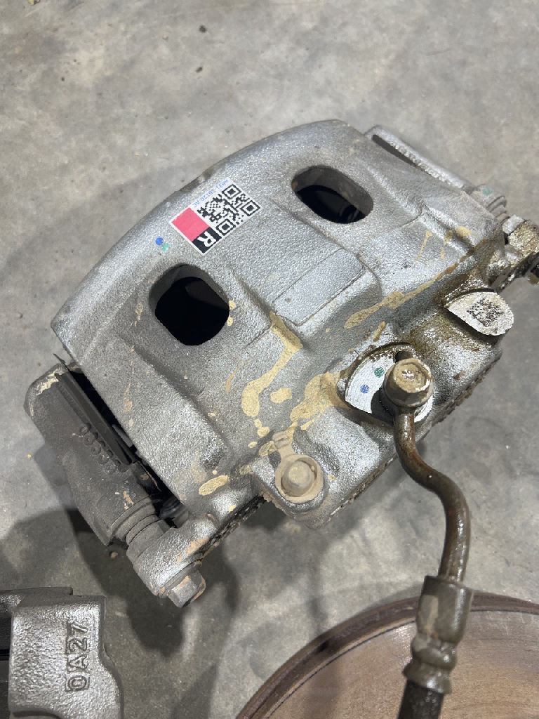 FRONT BRAKE ROTORS & CALIPERS photo 3