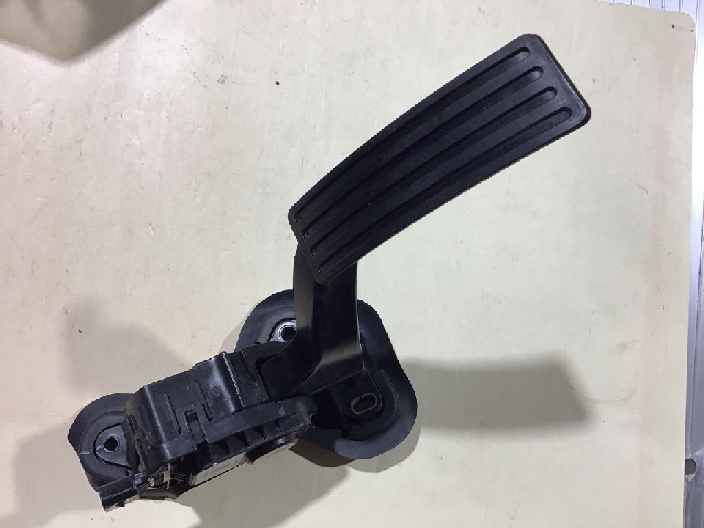 Accelerator Pedal photo 3