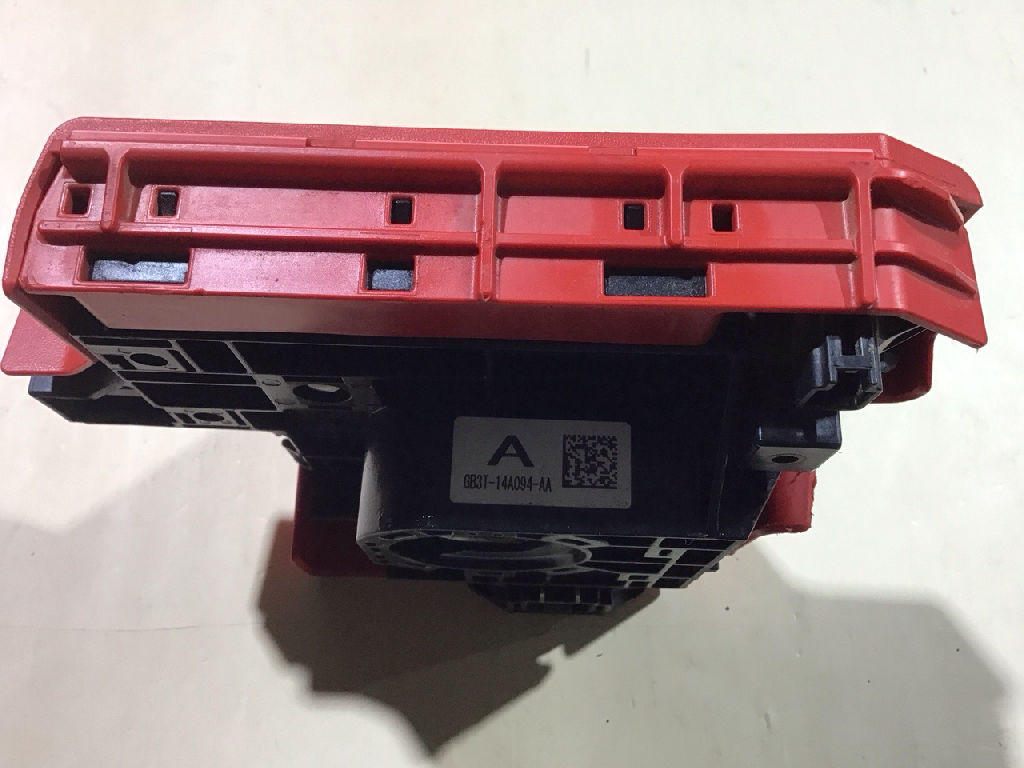 Fuse Holder Circuit Breaker Assembly photo 3