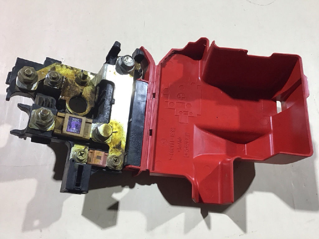 Fuse Holder Circuit Breaker Assembly photo 4