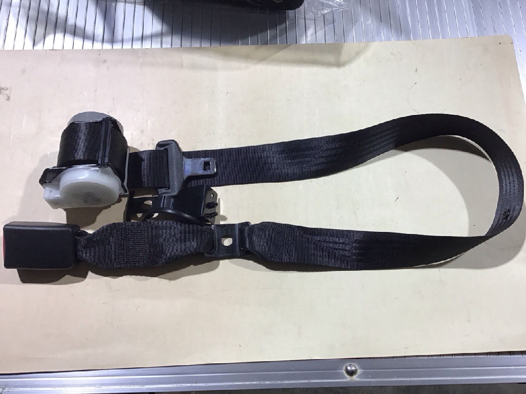 REAR SEAT BELT CENTRE
