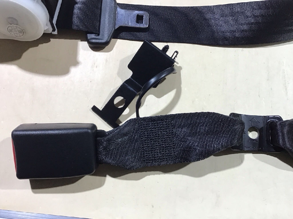 REAR SEAT BELT CENTRE photo 2