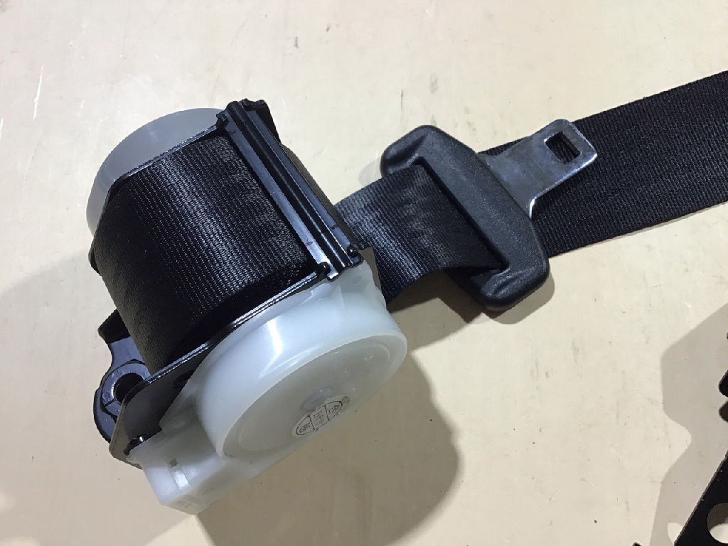 REAR SEAT BELT CENTRE photo 3