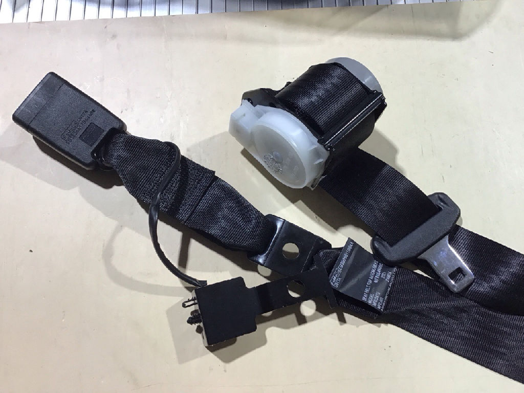 REAR SEAT BELT CENTRE photo 4