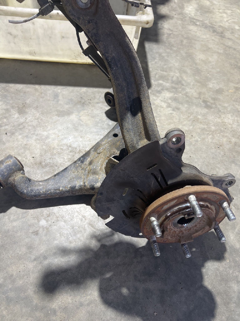 KNUCKLE - STUB AXLE with bearing and lower control arm LEFT LHF photo 3