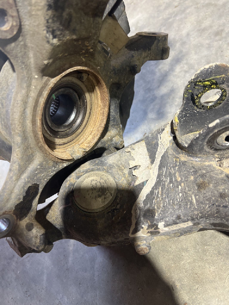 KNUCKLE - STUB AXLE with bearing and lower control arm LEFT LHF photo 4