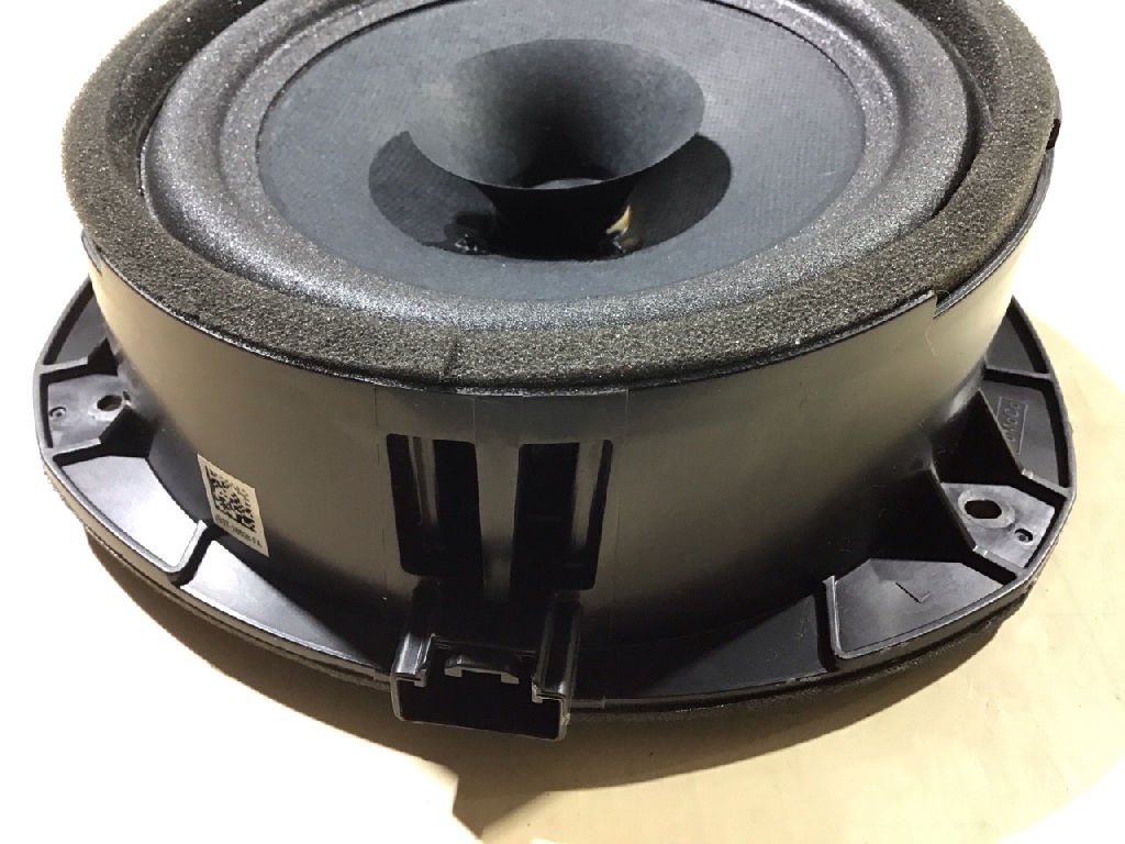 SPEAKER REAR LEFT DOOR photo 2