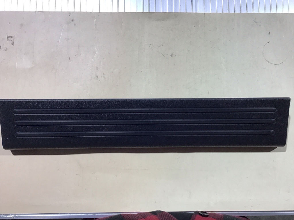 DOOR SILL TRIM FRONT LEFT SCUFF PROTECTOR