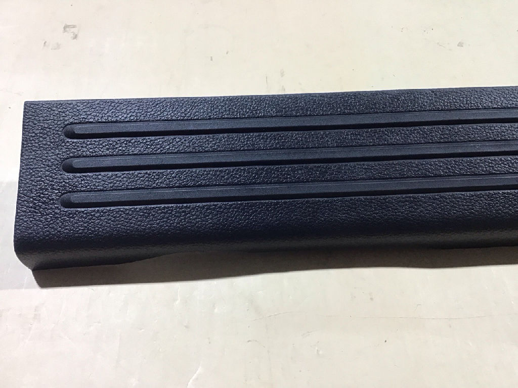 DOOR SILL TRIM FRONT LEFT SCUFF PROTECTOR photo 2