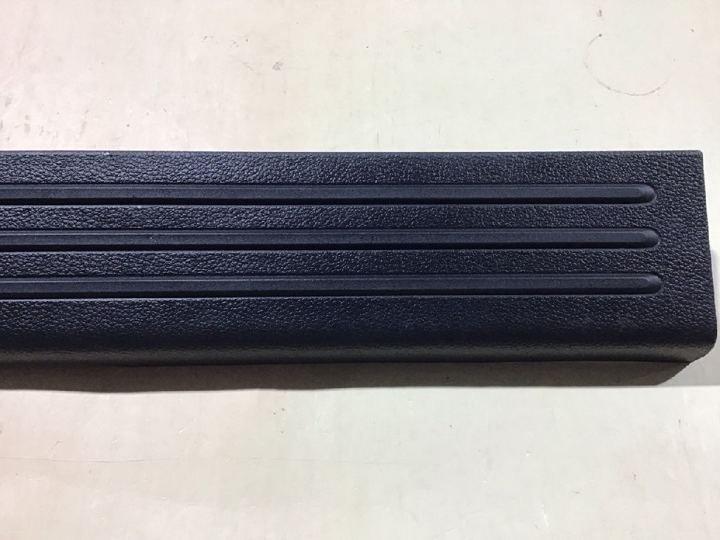 DOOR SILL TRIM FRONT LEFT SCUFF PROTECTOR photo 3