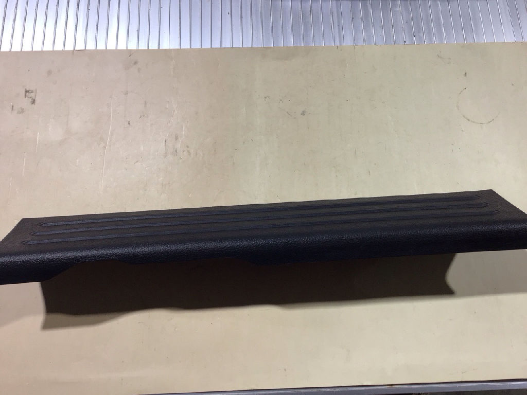 DOOR SILL TRIM FRONT LEFT SCUFF PROTECTOR photo 4