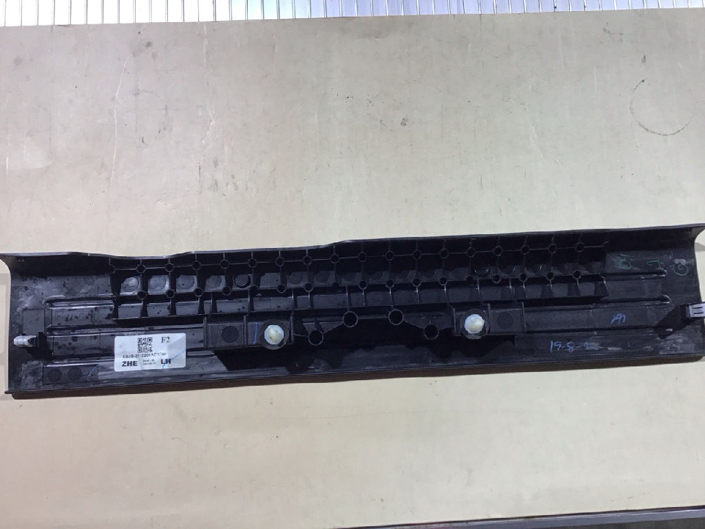 DOOR SILL TRIM FRONT LEFT SCUFF PROTECTOR photo 5