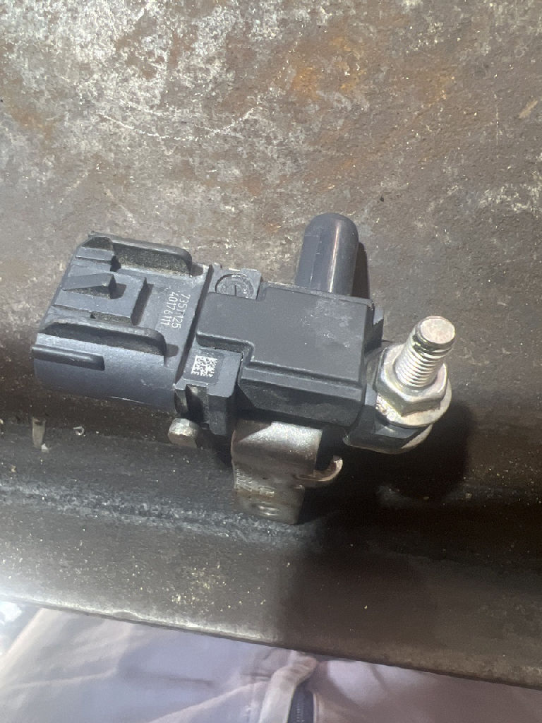DPF Differential Exhaust Pressure Sensor photo 3