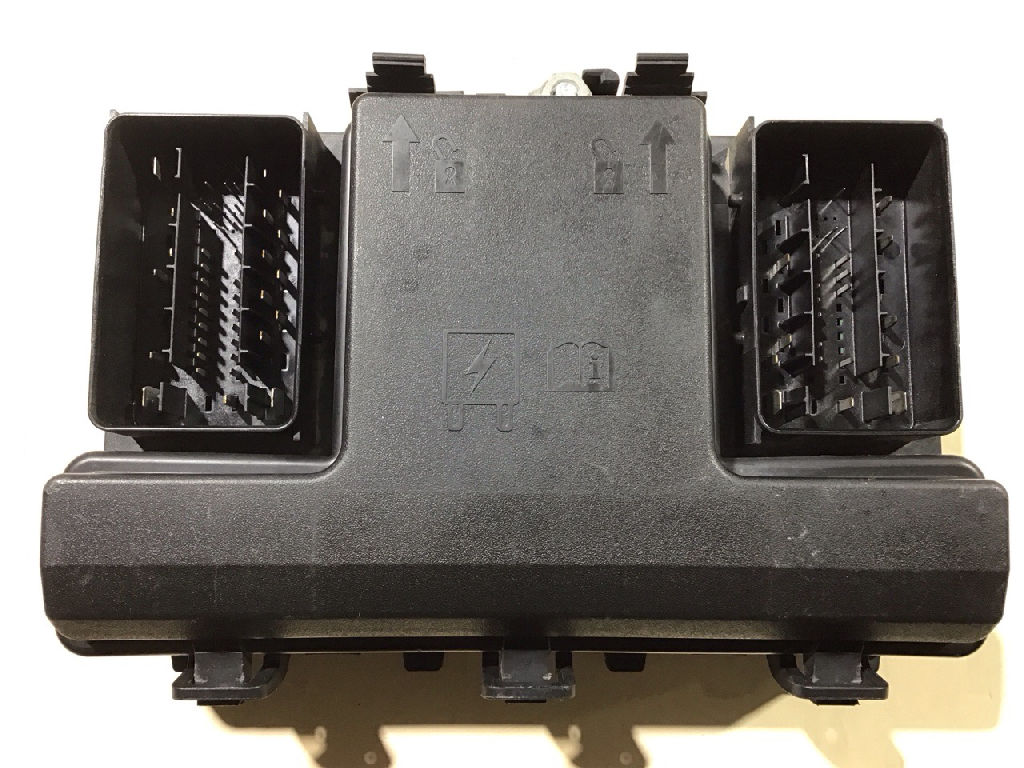 Fuse Box Engine Bay photo 2