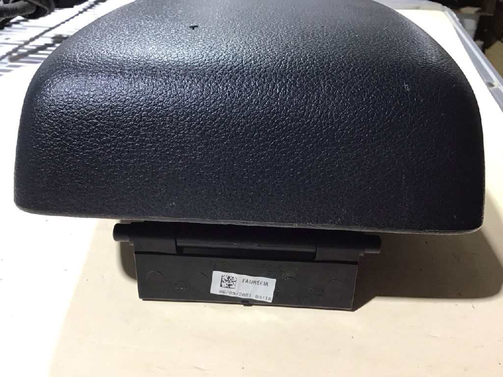 PX SERIES XLS CENTRE CONSOLE LID ONLY, BLACK photo 5