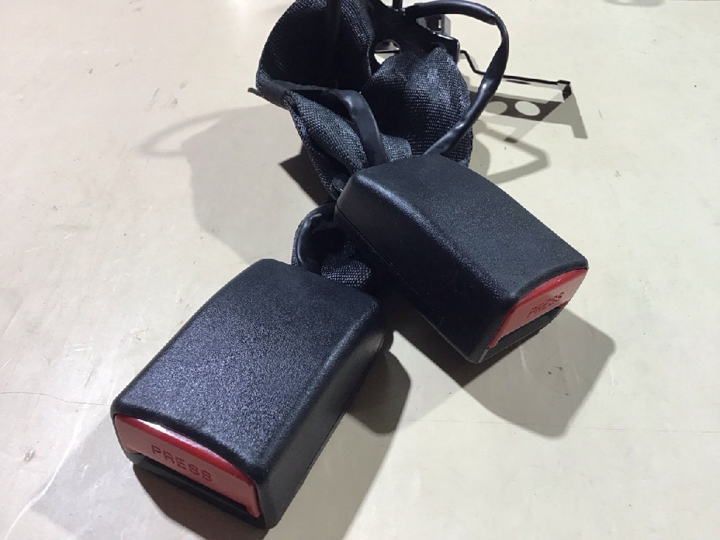 REAR TWIN SEAT BELT BUCKLE photo 3