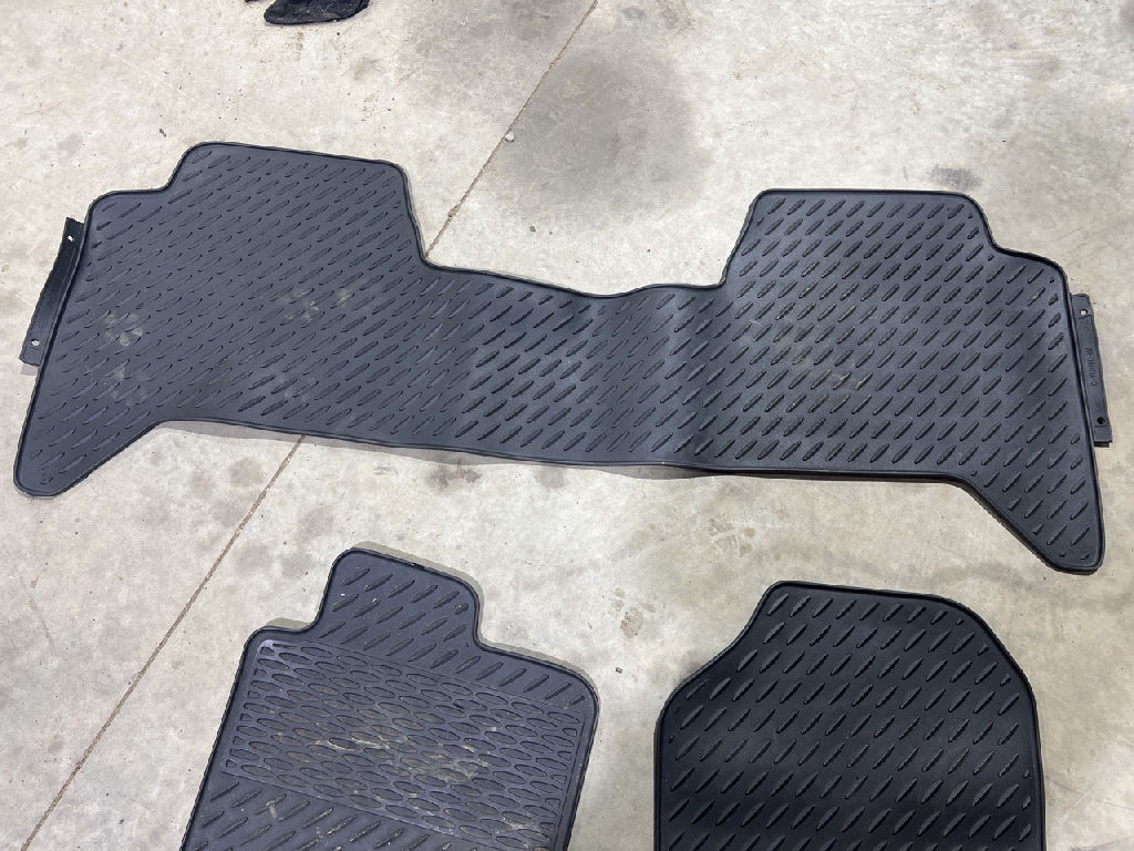 Floor Mats Set photo 3