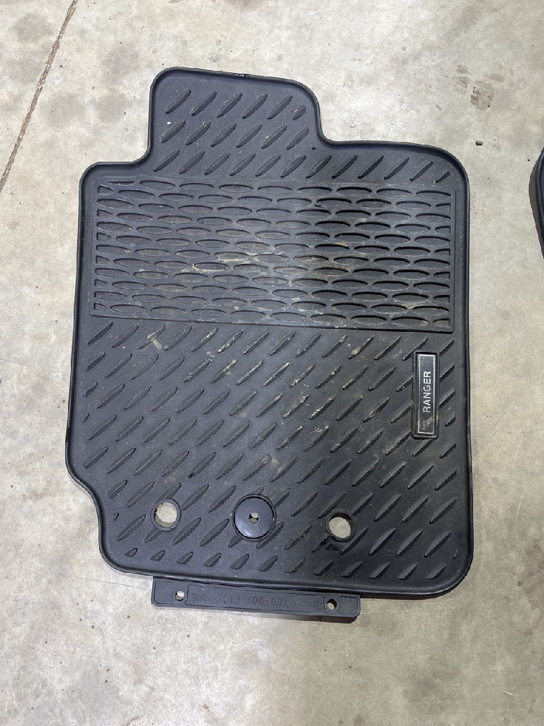 Floor Mats Set photo 4