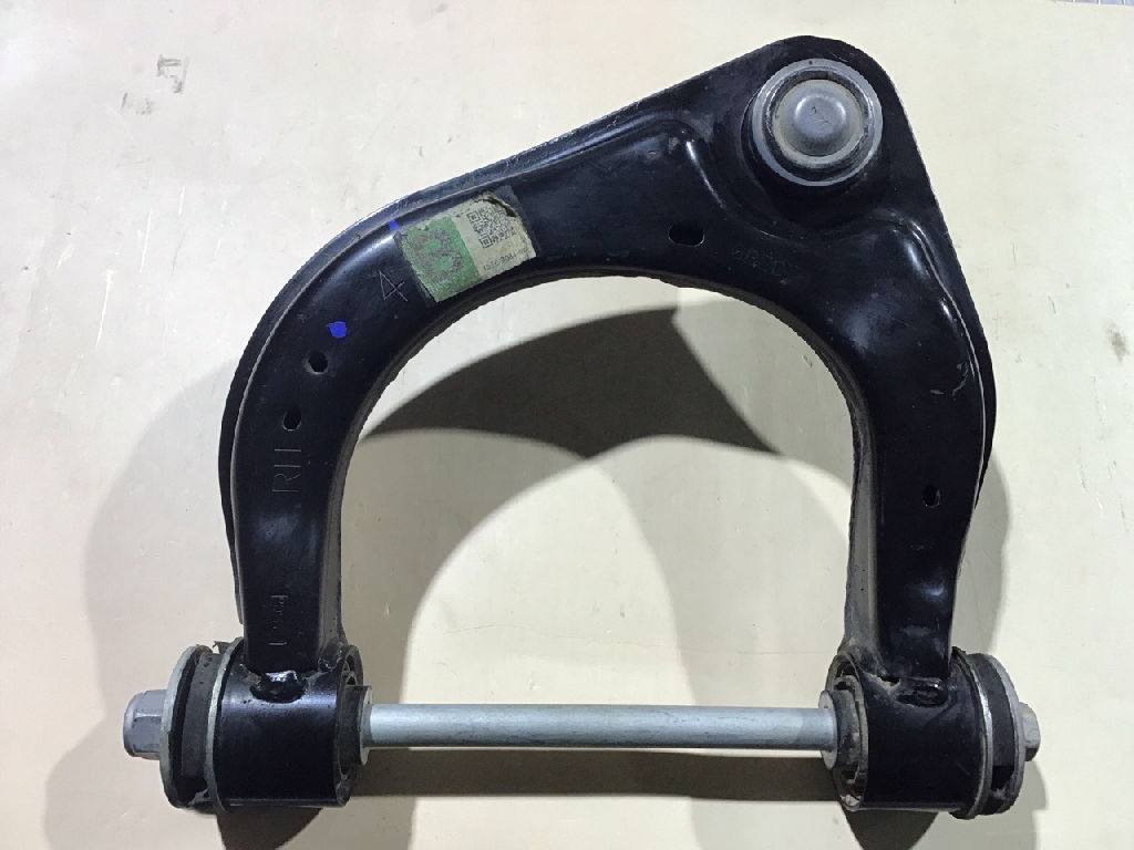 RIGHT FRONT UPPER CONTROL ARM