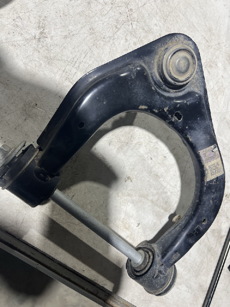 LEFT FRONT UPPER CONTROL ARM photo 3