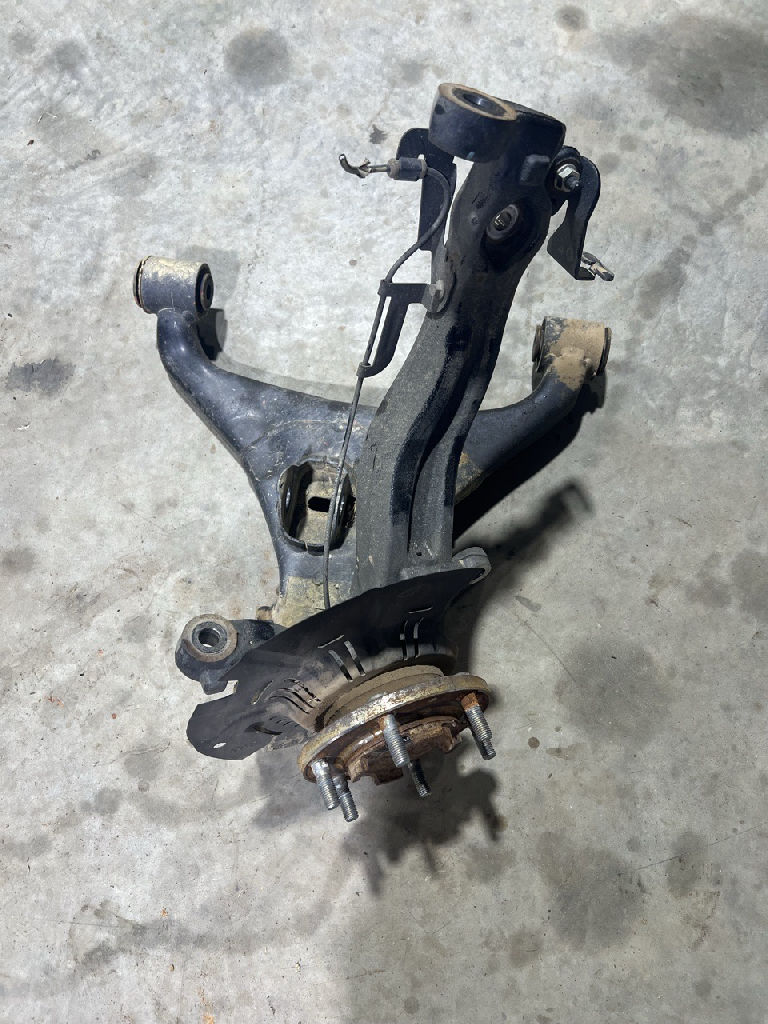 KNUCKLE - STUB AXLE with bearing and lower control arm LEFT LHF