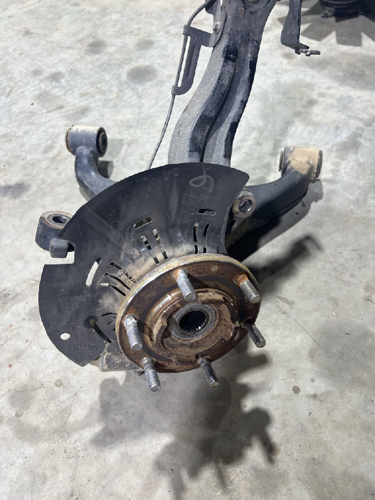 KNUCKLE - STUB AXLE with bearing and lower control arm LEFT LHF photo 2