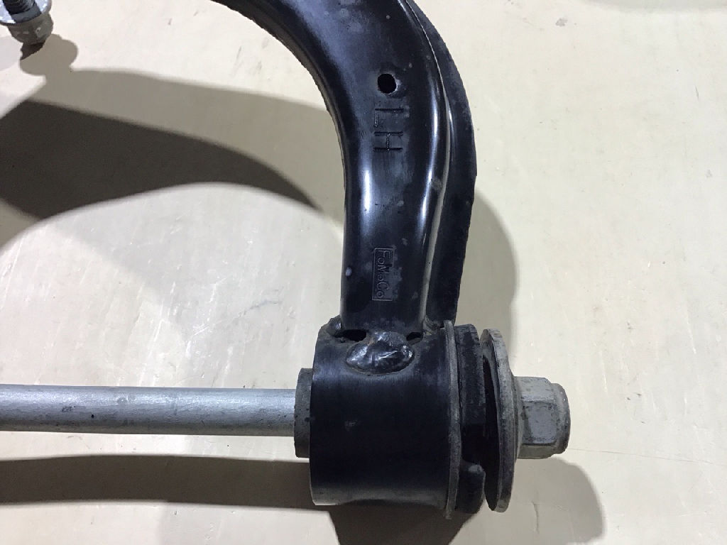 LEFT FRONT UPPER CONTROL ARM photo 2