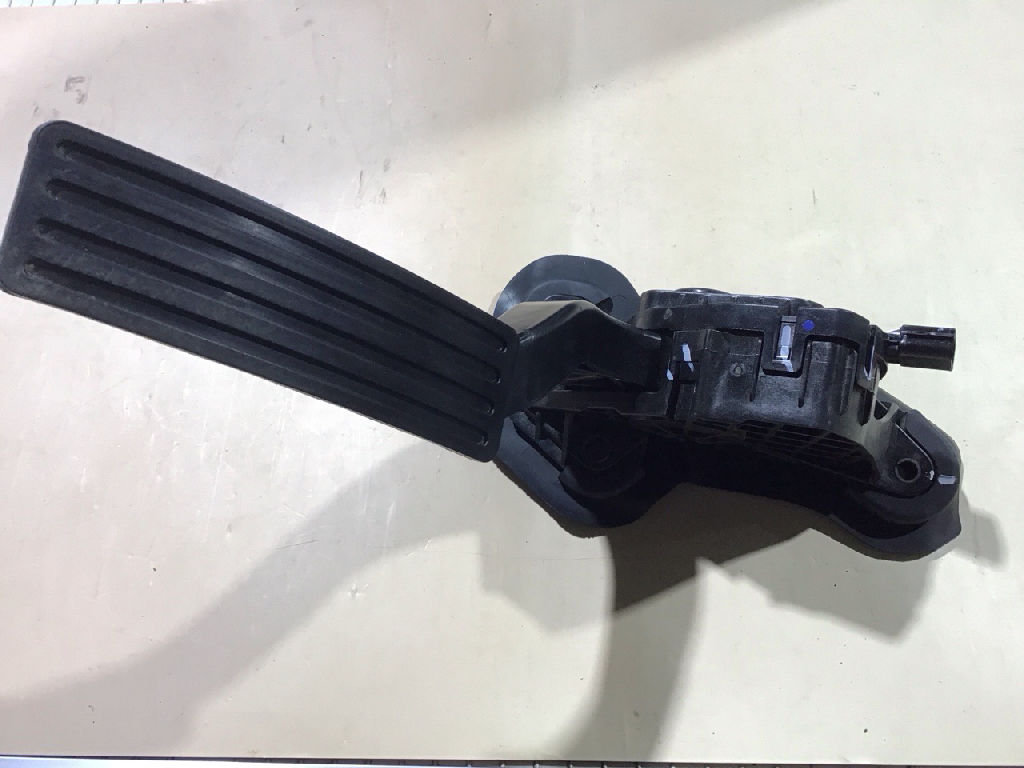 Accelerator Pedal photo 2