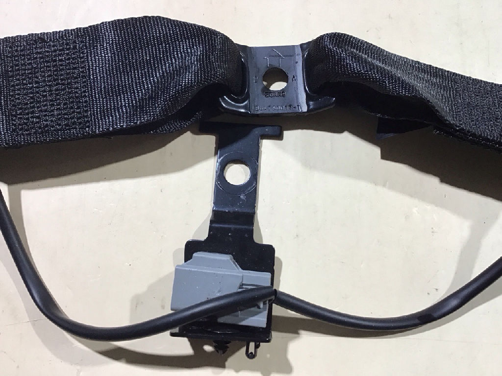 REAR TWIN SEAT BELT BUCKLE photo 2