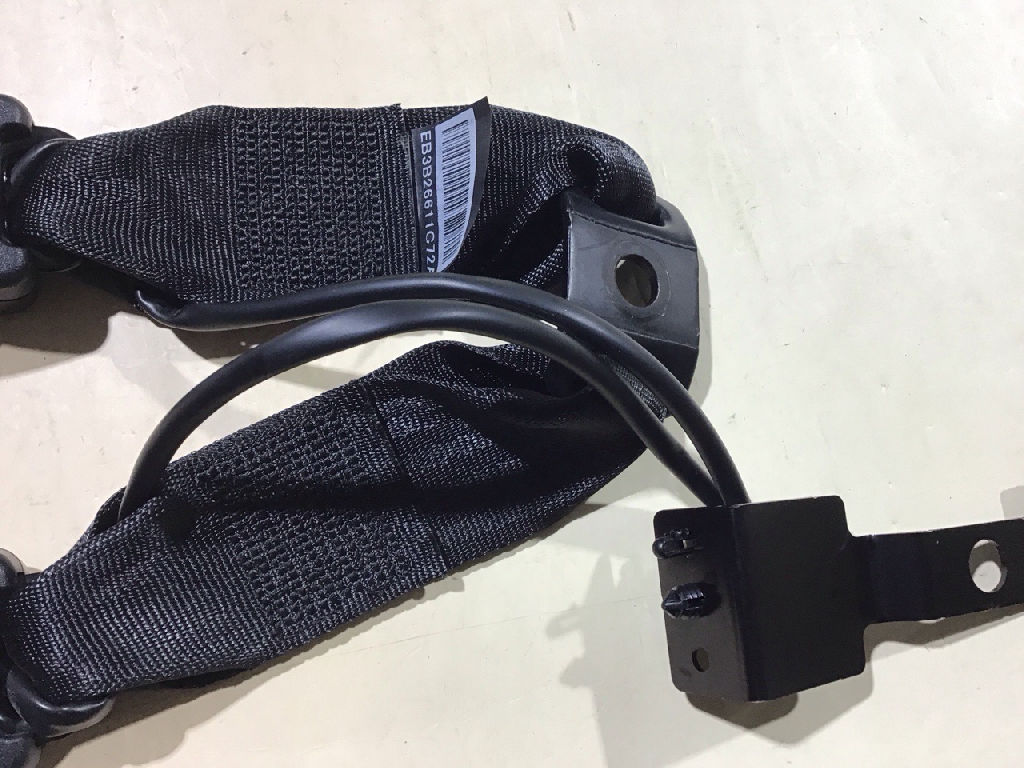 REAR TWIN SEAT BELT BUCKLE photo 5