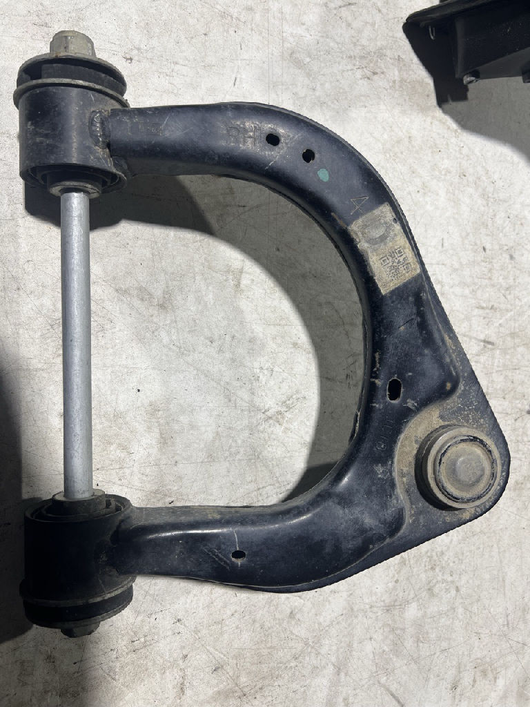 RIGHT FRONT UPPER CONTROL ARM