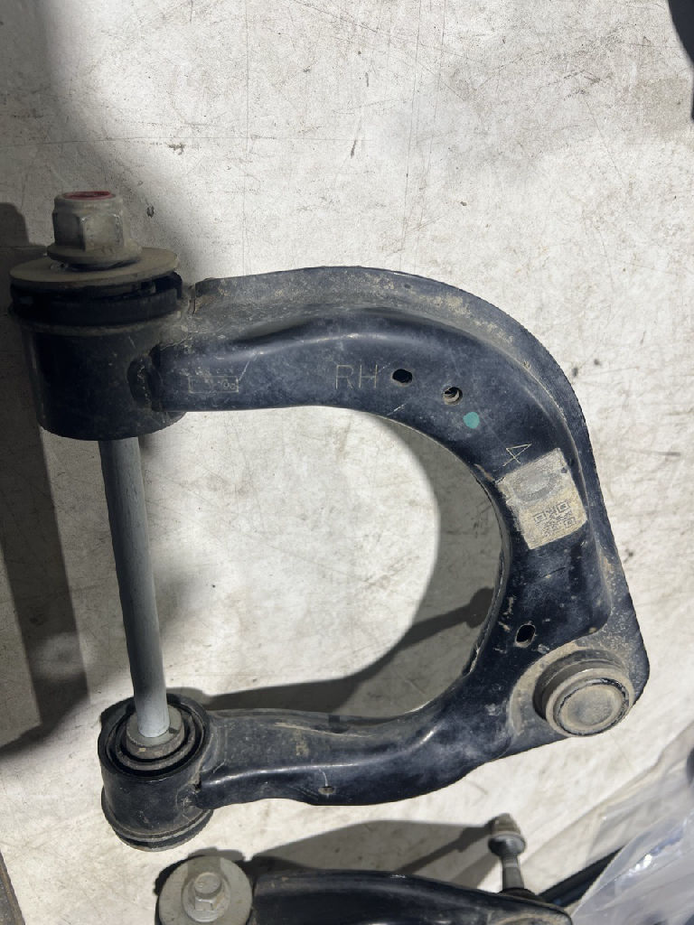 RIGHT FRONT UPPER CONTROL ARM photo 3