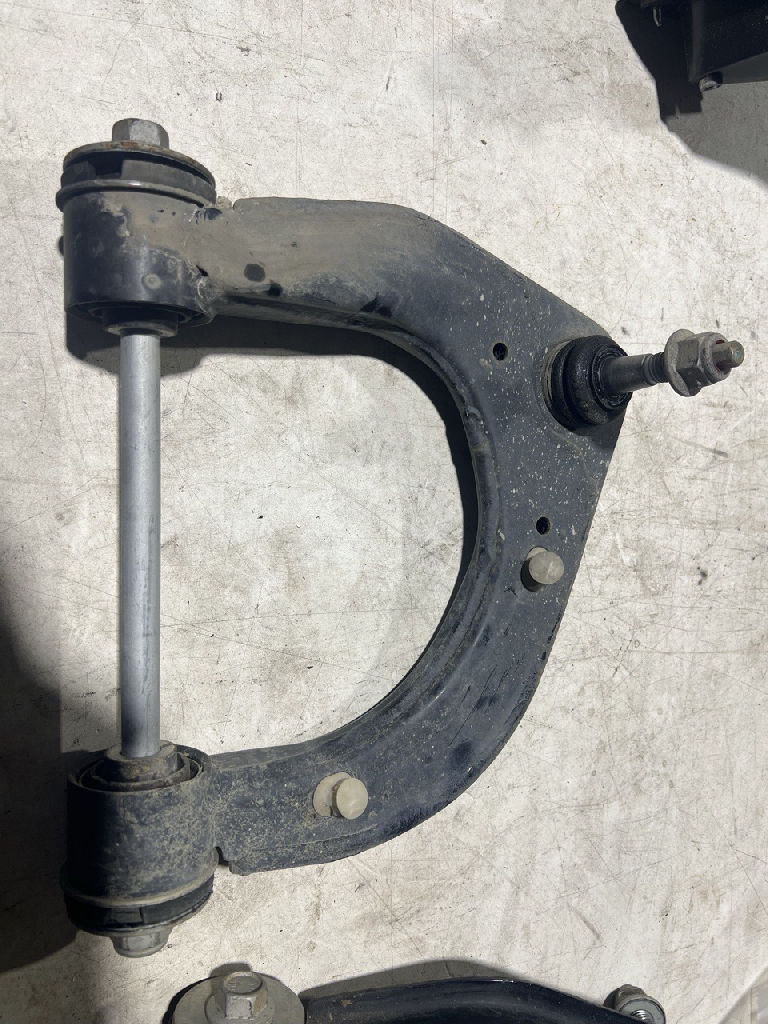 RIGHT FRONT UPPER CONTROL ARM photo 4