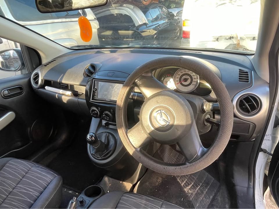 2009 WRECKING MAZDA 2 photo 3